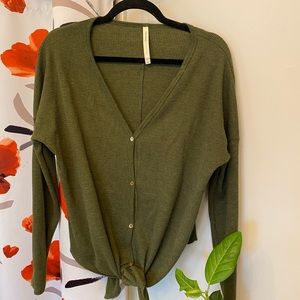 Aritzia Babaton Thermal Button-Up